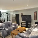 Lovely Guest Entire Apartment Minutes From Ottawa Airport