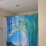 Lovely Guest Entire Minutes From Airport Guest house