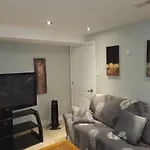 Guest house Lovely Guest Entire Minutes From Airport Ottawa