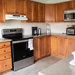 Beautiful Home 5 Minutes From Ottawa Airport