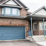 Beautiful Home 5 Minutes From Ottawa Airport