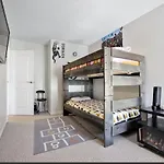 Lush Abode! Close To Ottawa Airport.2 Spacious Bedrooms
