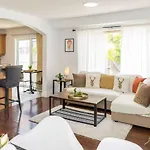 4Br Modern Home With Sunny Patio