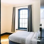 Saintlo Ottawa Jail Hostel