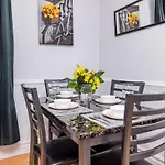 Pet-Friendly Apartment - Steps To University