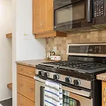 Modern Cozy 4Br Home With Sunny Patio
