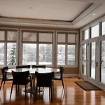 Manotick Villa