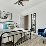 Heritage Home In Prime Byward Market Location