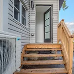 Studio 3 Minutes From Downtown - Free Parking