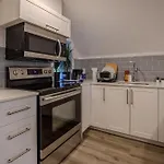 One Bedroom Apartment - 3 Minutes From Downtown