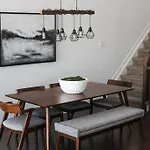 20 Min Dt 12 Min Yow Sleeps 8 Quiet Home W Parking