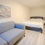 Luxury Brand New Villa With Free Parking In Ottawa