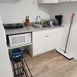 A Bright Cozy 1 Bedroom Unit In The Basement