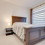 Peaceful House At Barrhaven Ottawa