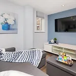 Pet Friendly - 1br Newly Renovated *