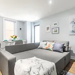 Pet Friendly - 1br Newly Renovated Apartment *