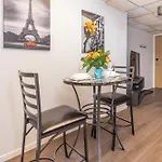 Apartment Studio With King Bed - Near Chinatown Ottawa