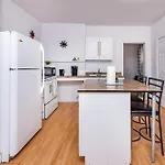 Pet-friendly - Steps To Rideau Centre Apartment *