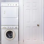 Pet-friendly - Steps To Rideau Centre Apartment Ottawa