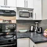 Easy Access To Downtown - Spacious Apartment