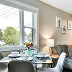 Easy Access To Downtown - Spacious Apartment