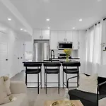 Modern 2Br Apt Near Downtown Ottawa Free Parking
