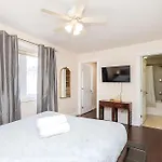 Cozy Modern 4br With Sunny Patio Ottawa