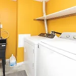 Cozy Modern 4br With Sunny Patio * Ottawa