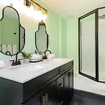 Cozy Modern 4br With Sunny Patio