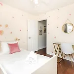 Cozy Modern 4br With Sunny Patio * Ottawa