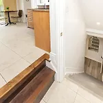 Holiday home Cozy Modern 4br With Sunny Patio