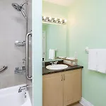 Holiday home Cozy Modern 4br With Sunny Patio *