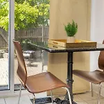 Cozy Modern 4br With Sunny Patio