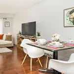 Holiday home Cozy Modern 4br With Sunny Patio