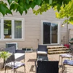 Cozy Modern 4br With Sunny Patio