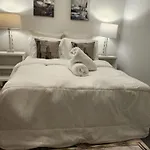 Homestay Liberty Close To Downtown *