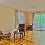 King Size Bedroom & Private Bathroom & Free Parking