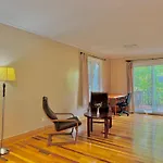 King Size Bedroom & Private Bathroom & Free Parking