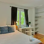 Free Parking Cozy Bedroom With Shared Bathroom