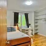 Free Parking Cozy Bedroom With Shared Bathroom