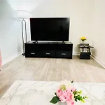 Cozy 2-Bedroom Apartment In The Heart Of Downtown Ottawa