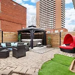 Home W Hot Tub 4 Beds 4 Car Parking 1845 Sq Ft