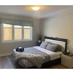 Lovely One Bedroom Just 4 Minutes From Int Airport Homestay