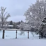 Manotick Villa