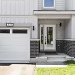 Longe\'S Place Townhouse In Ottawa