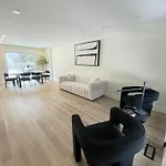 Modern And Chic House