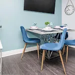 Cozy 2Br Condo - With Private Rooftop Terrace