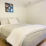 Viewmount Drive A Modern Centrally-Located Gem