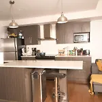Homestay Minimum One Month - With Ensuite Bathroom In Fairly New 2 Rooms, 2 Bathrooms Ottawa