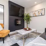 Pet-friendly 2br - Near University Apartment *